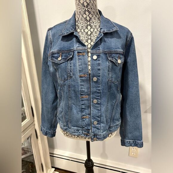 GAP Jackets & Blazers - GAP 1969 Classic Blue Denim Jacket